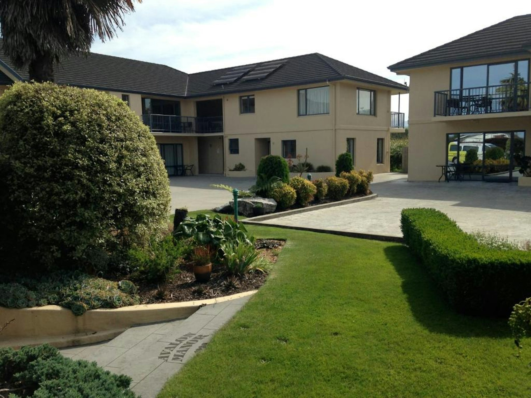 Avalon Manor Motel 25/27