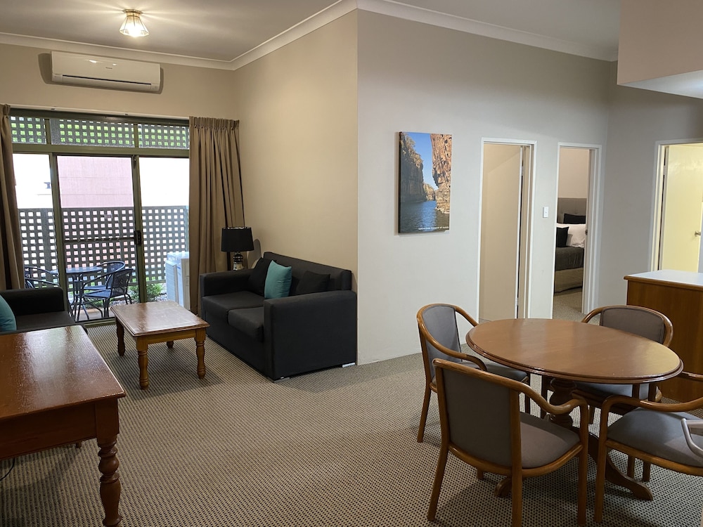 Belmore All-Suite Hotel 37/54