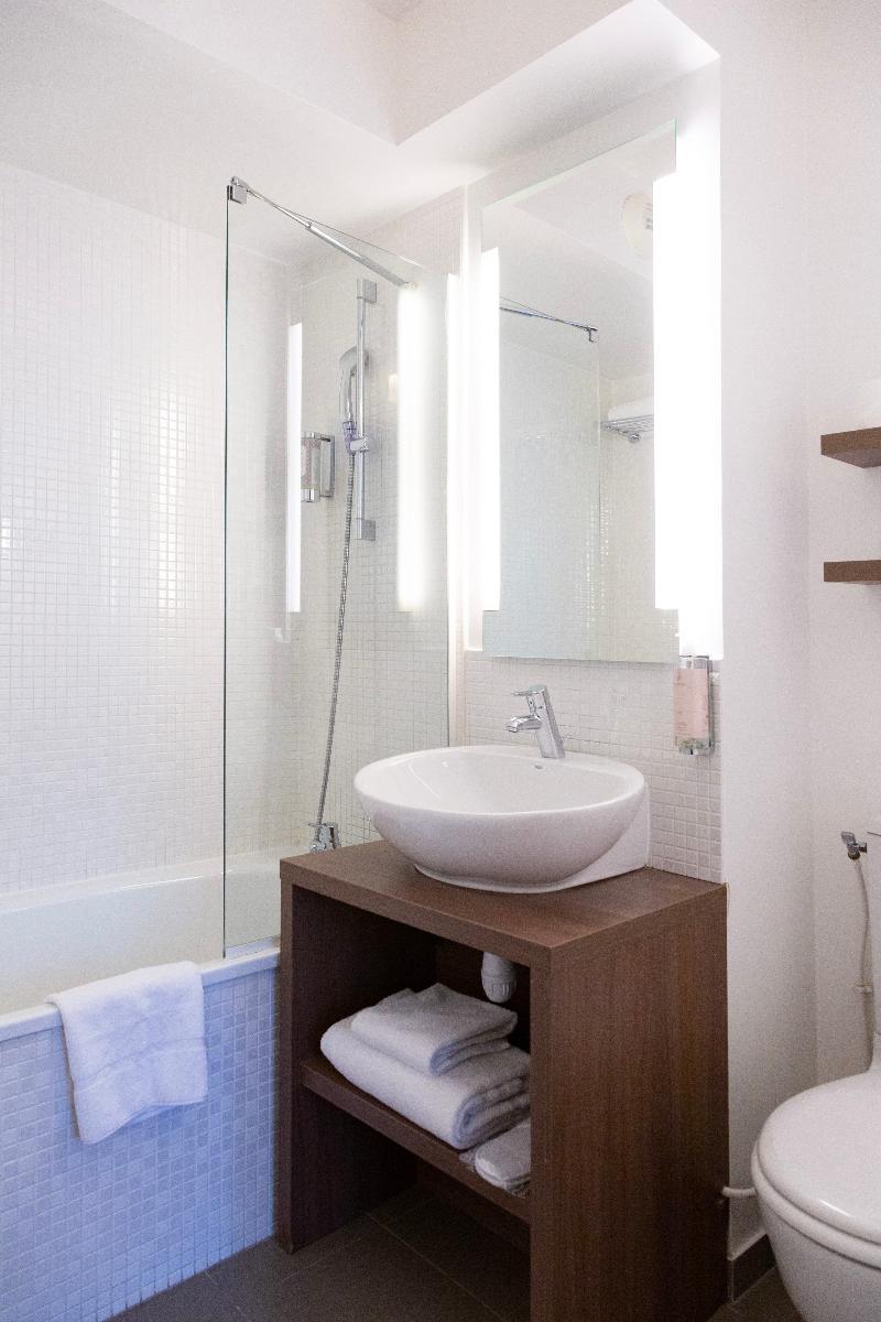 Connecting, 2 Double Beds