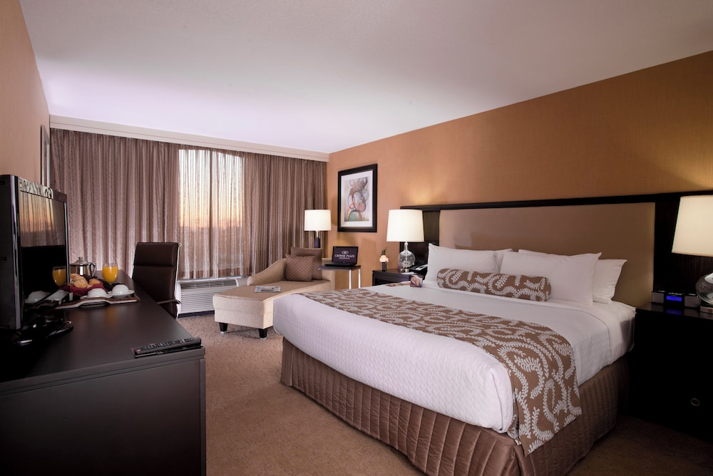 Crowne Plaza Hotel Greenville I 385 Roper Mtn Rd 12/77
