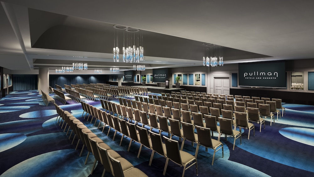 Mercure Brisbane King George Square 9/73