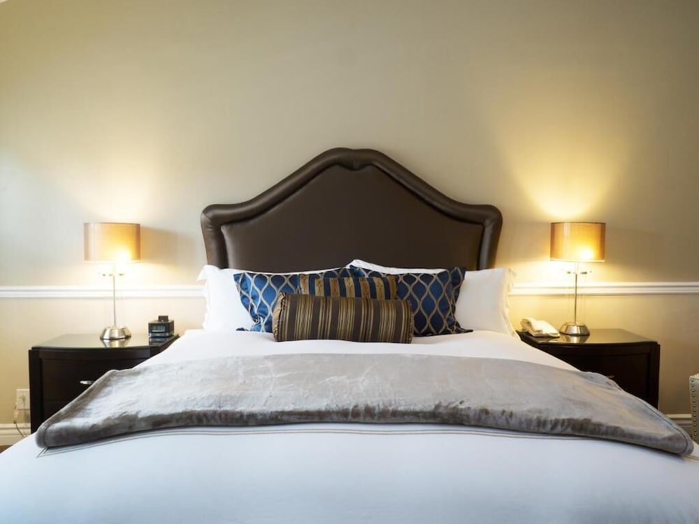 Carriage House Inn 15/35