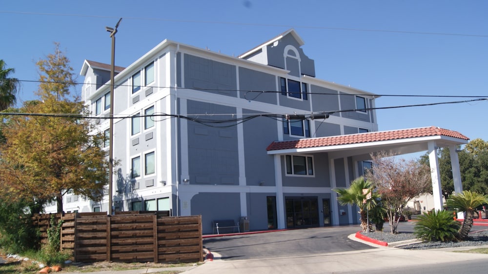 Holiday Inn Express Hotel Suites San Antonio Downtown Market Area 29/38