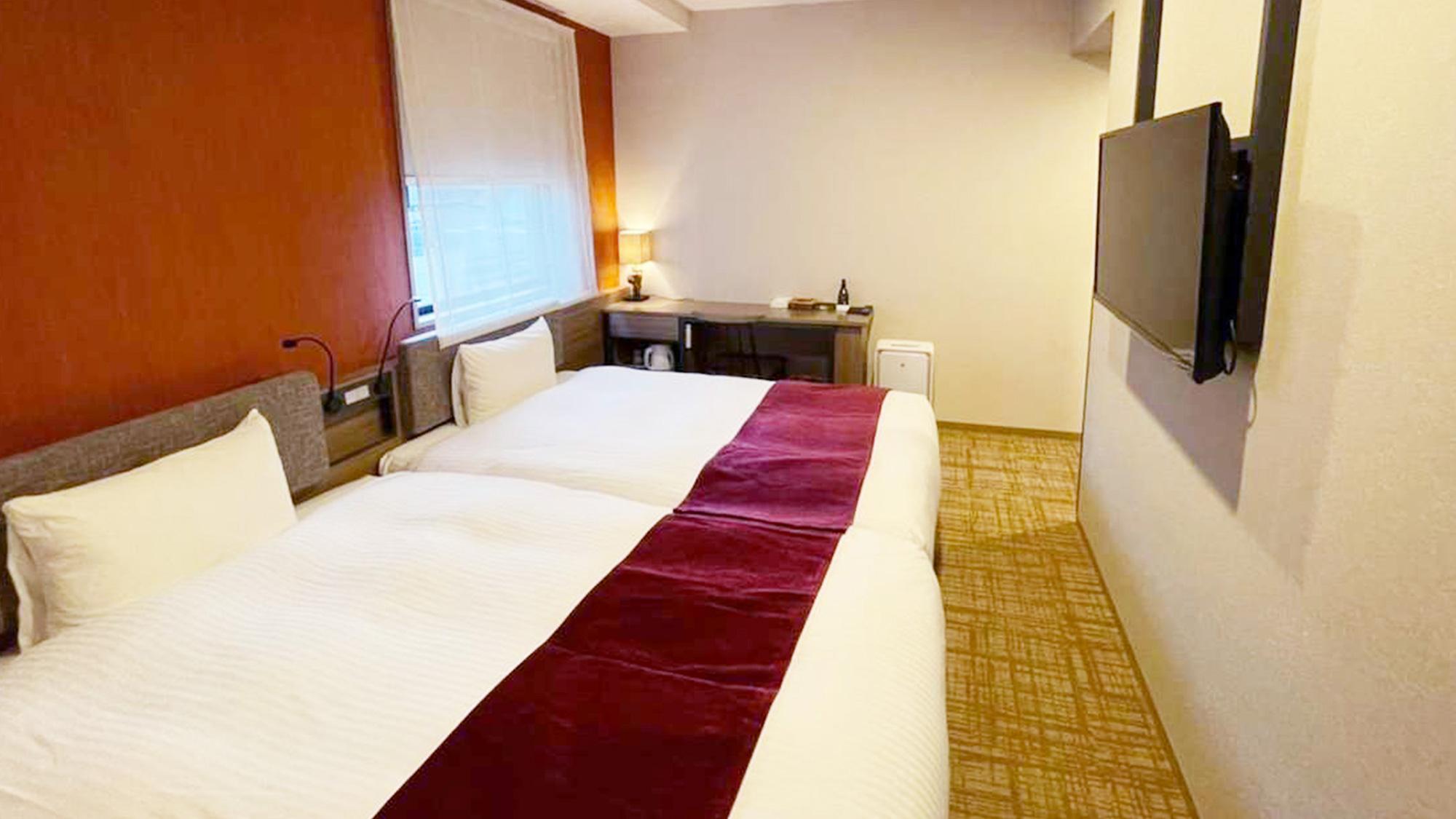 Hollywood, Superior, Twin Beds