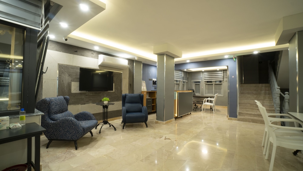 OPERA Boutique Hotel 18/24