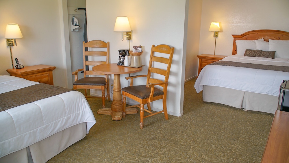 San Simeon Lodge 18/68