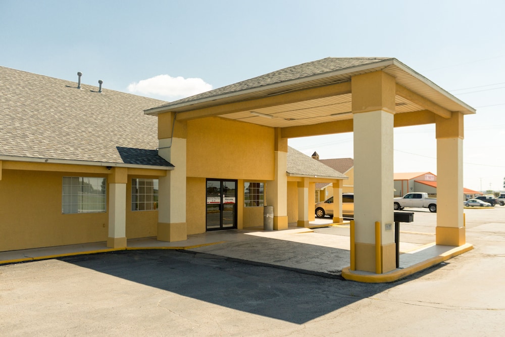 Econo Lodge Pryor 48/58