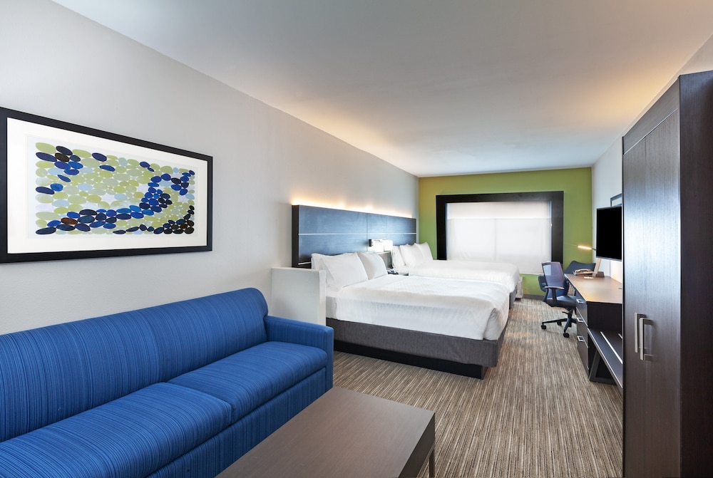 Holiday Inn Express Hotel & Suites Sealy 22/47