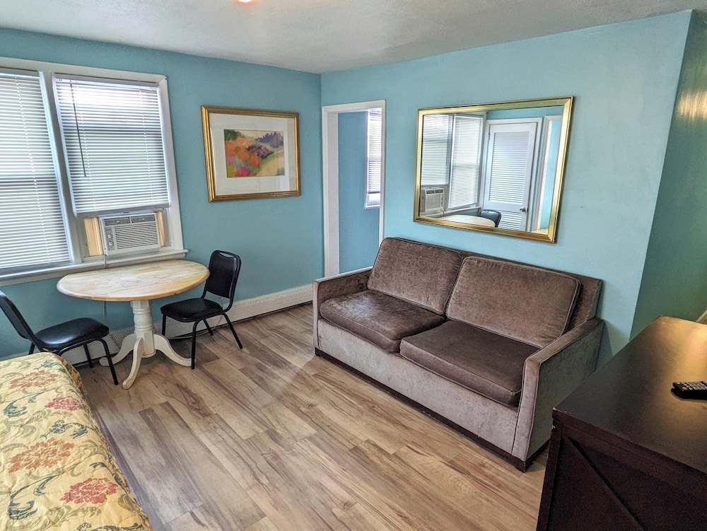 Clarem Happy Days Inn 17/25