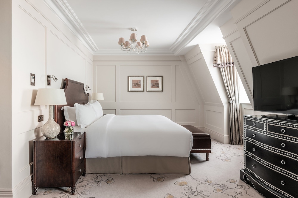 CLUB, JUNIOR SUITE