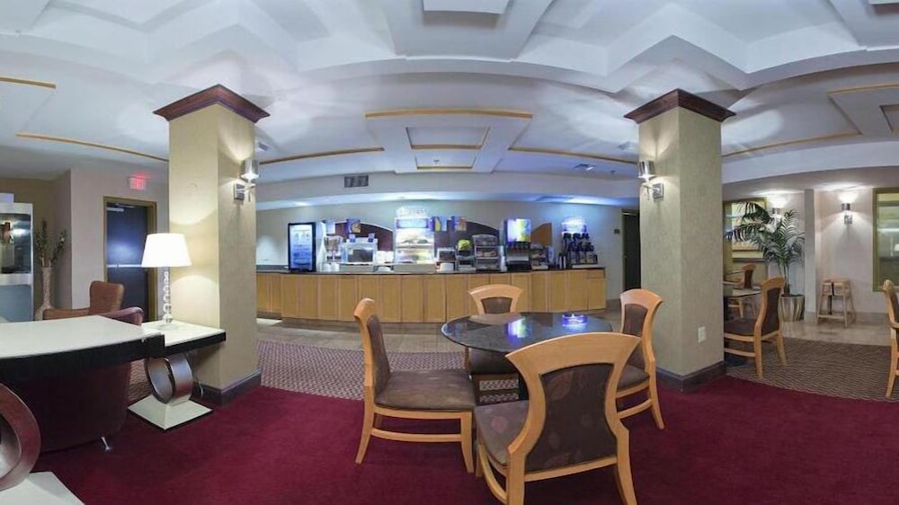 Holiday Inn Express & Suites Birmingham - Inverness 280, an IHG Hotel 47/74