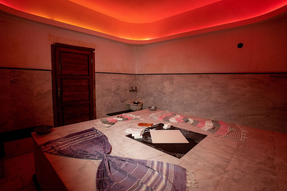 Latanya Park Resort 24/41