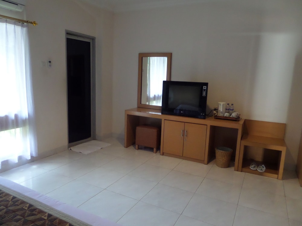 ARINI HOTEL 26/43