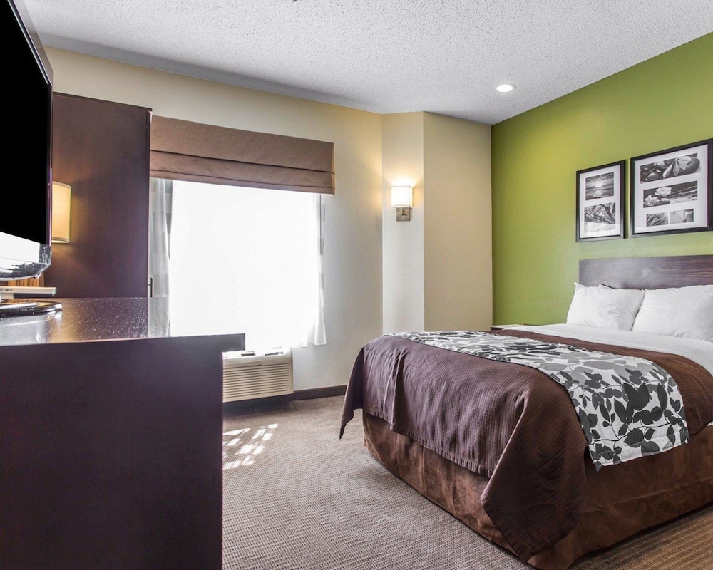 ROOM, QUEEN BED, ACCESSIBLE