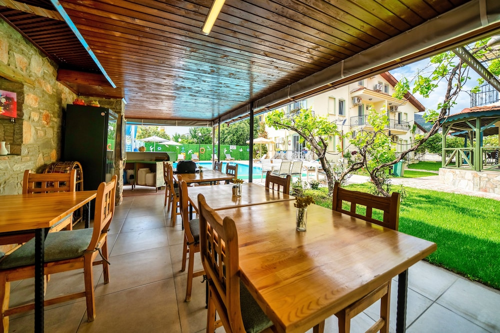 Dedeminn Garden Hotel 39/60