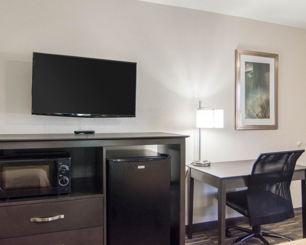 HomeStay Inn & Suites Russellville 26/33