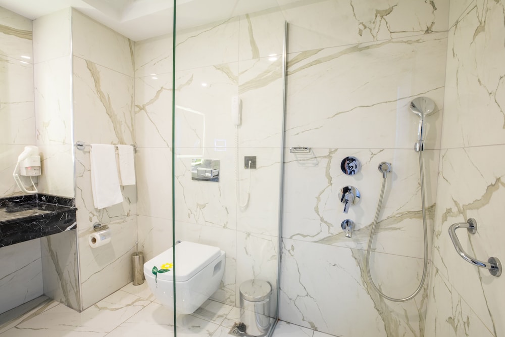 Karpalas City Hotel & Spa 32/70