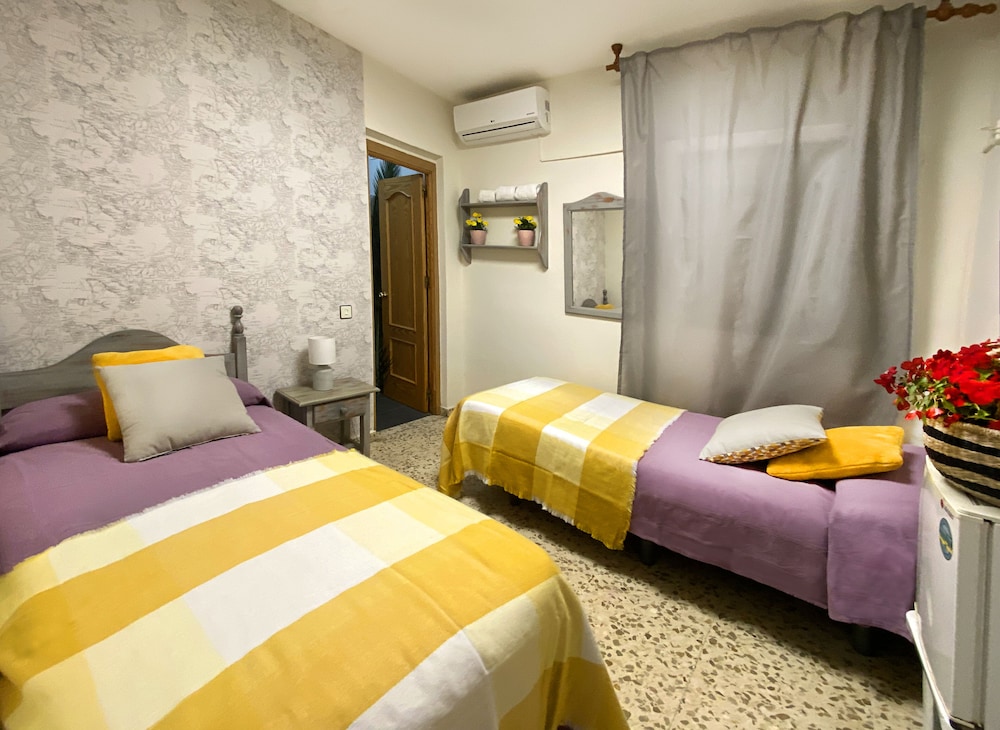 BUSINESS, TWIN BEDS
