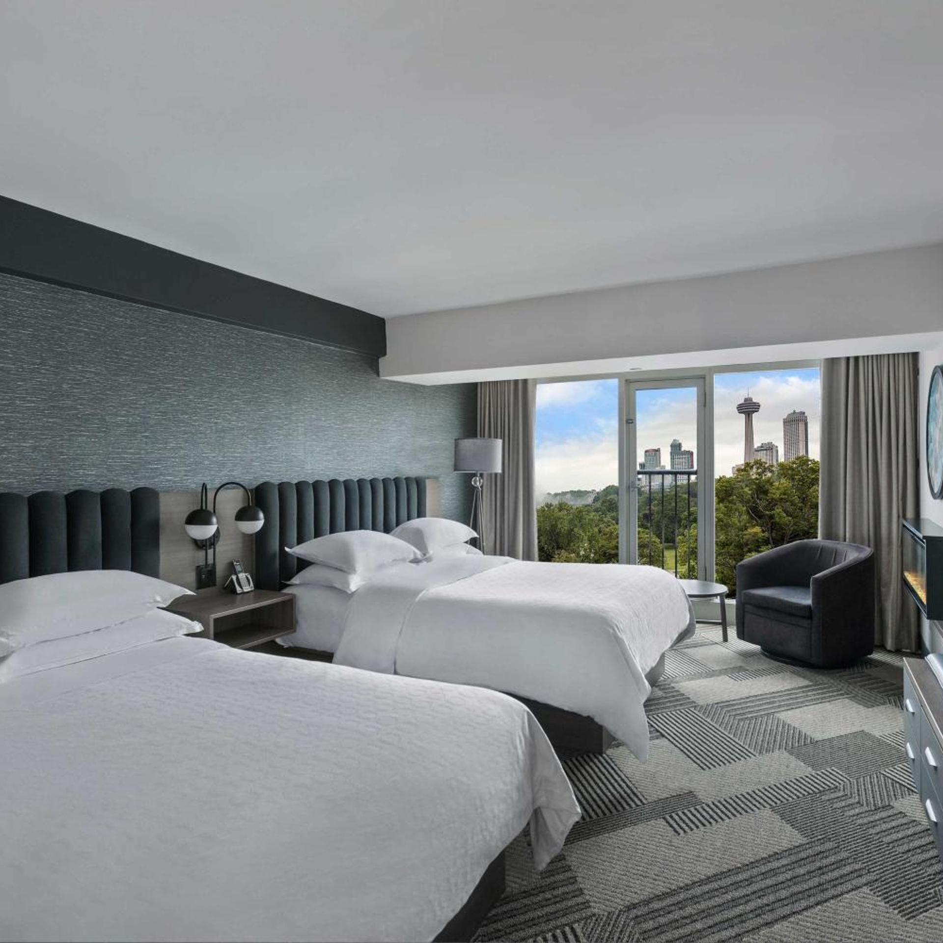 Guest Room, King Bed, Queen Bed, Niagara Park View، Sheraton Fallsview Hotel 2/4