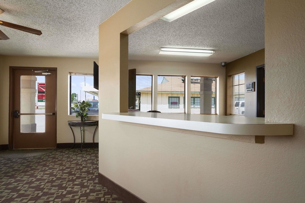 Super 8 by Wyndham Blackwell 4/15