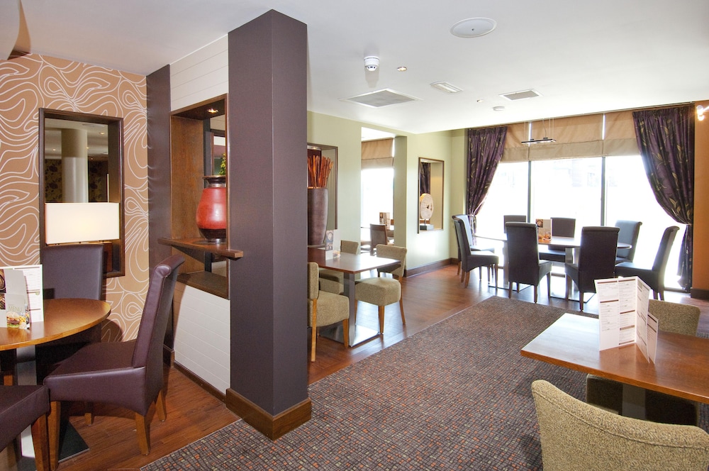 Premier Inn London Gatwick Airport Manor Royal 40/48