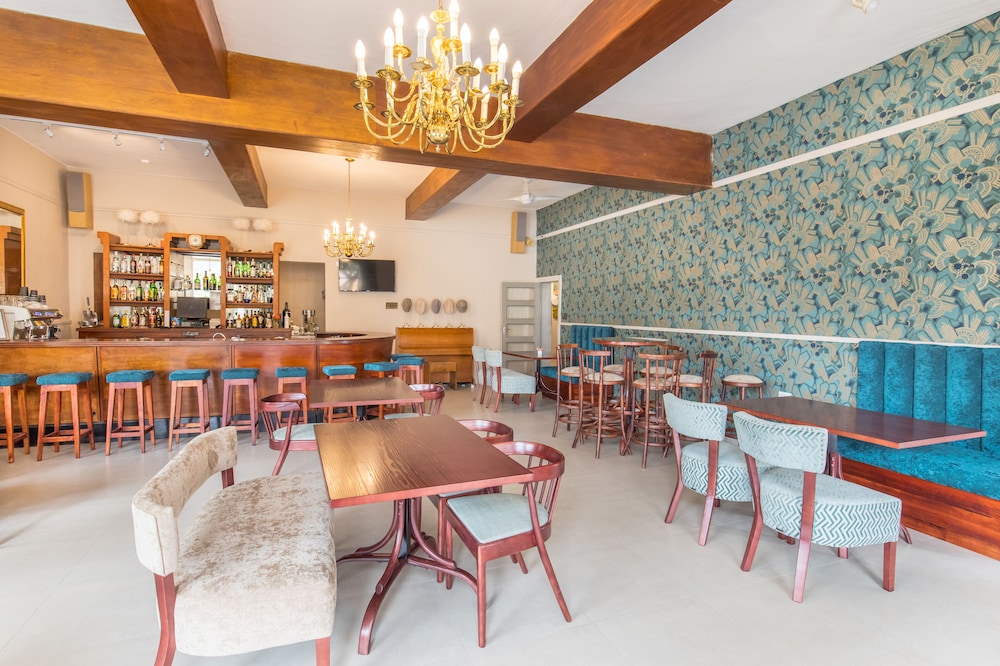 Montagu Country Hotel 76/89