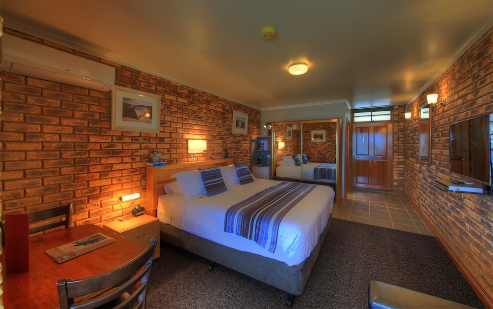 STANLEY VILLAGE WATERFRONT ACCOMMODATION 24/70