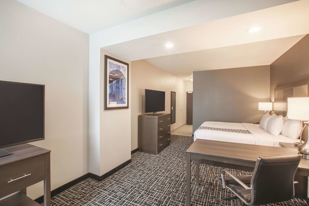 La Quinta Inn & Suites By Wyndham San Marcos Outlet Mall 17/31