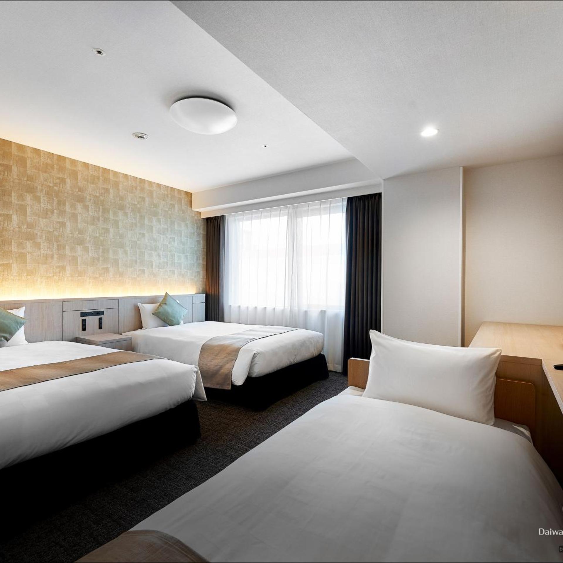 Universal, Twin Beds, with Extra Bed