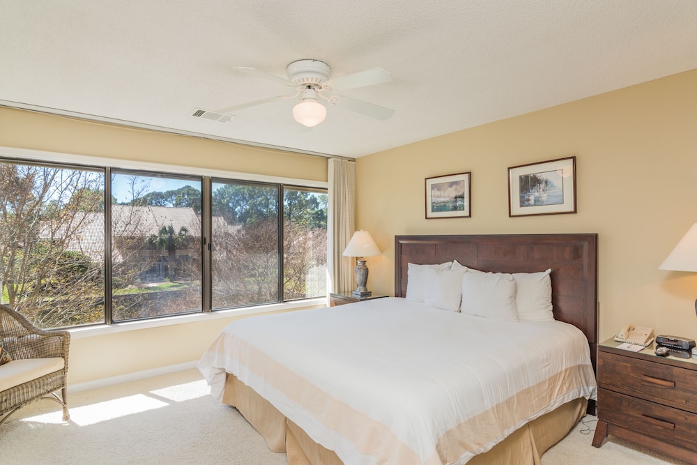 2 Bedrooms, Beachwalk, 1 King and 2 Queen Beds