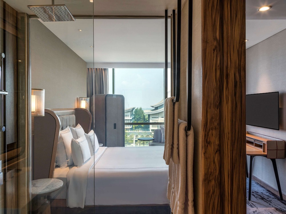 Swissotel Jakarta PIK Avenue 22/75