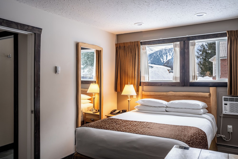 Swiss Chalet Motel 17/43