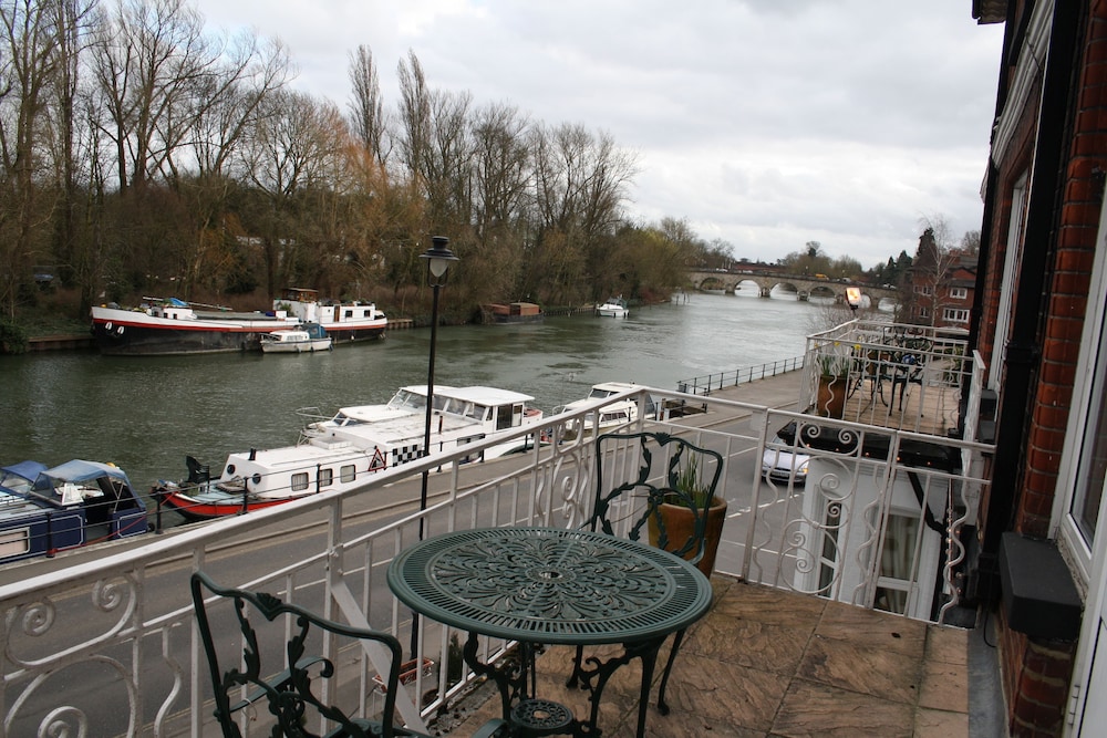 Uno Thames Hotel 35/50