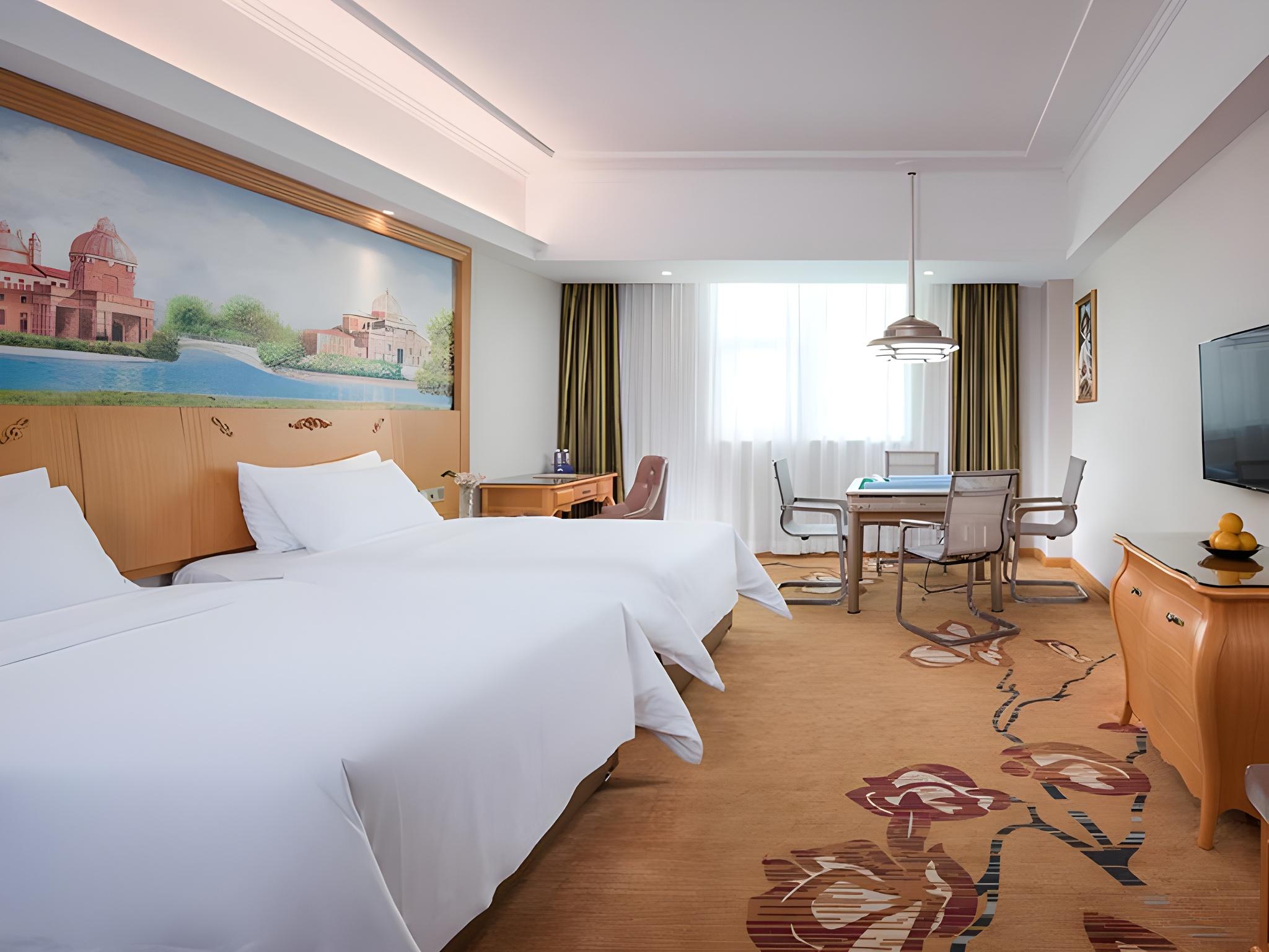 Vienna Hotel (Huizhoushi Lilin North Station) 23/58