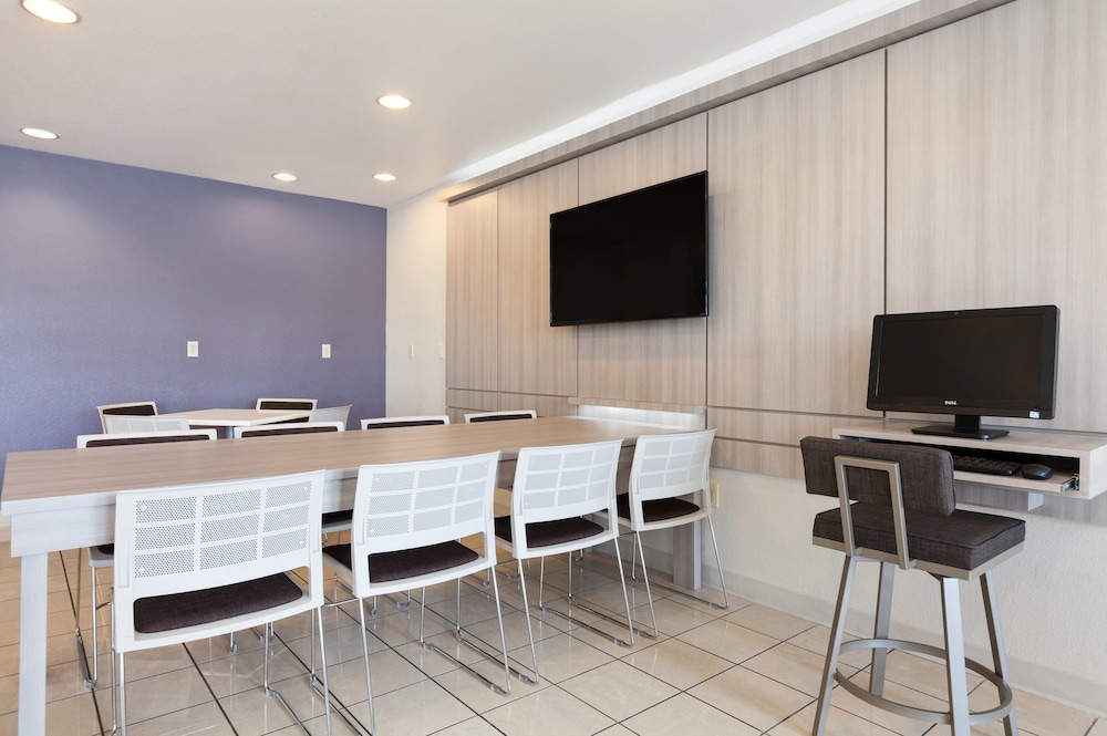 Microtel Inn And Suites Modesto Ceres 12/23