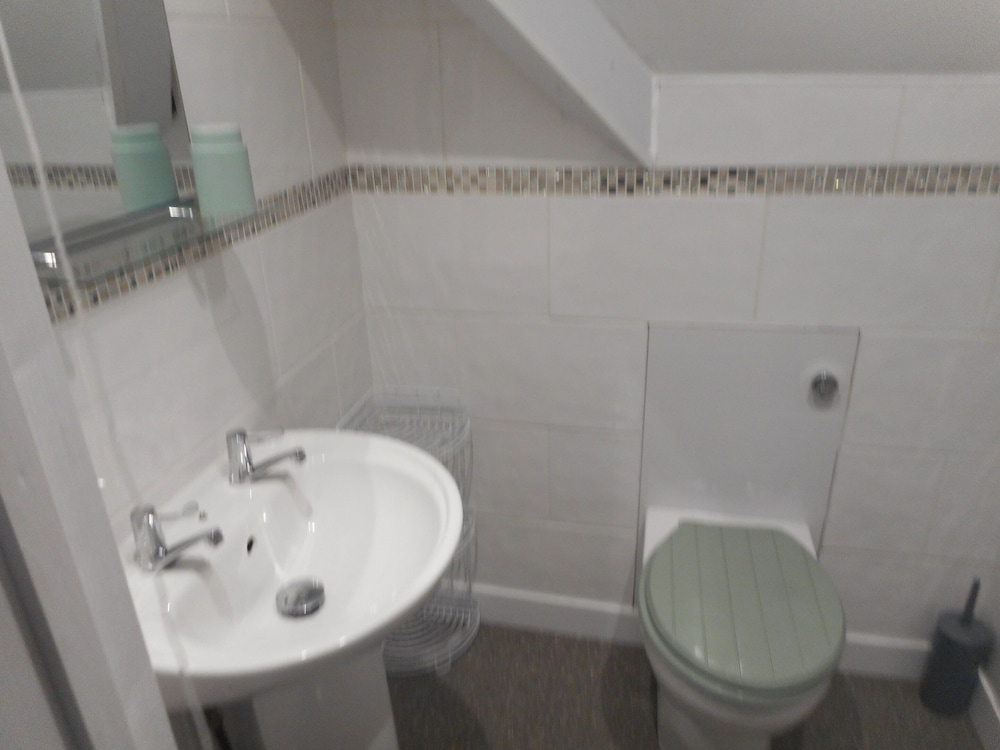 George Hotel B B 43/46