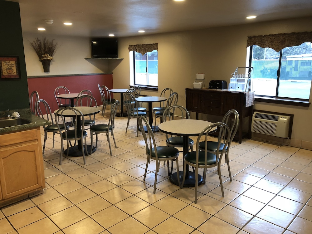 Super 8 by Wyndham Coeur d'Alene 24/32