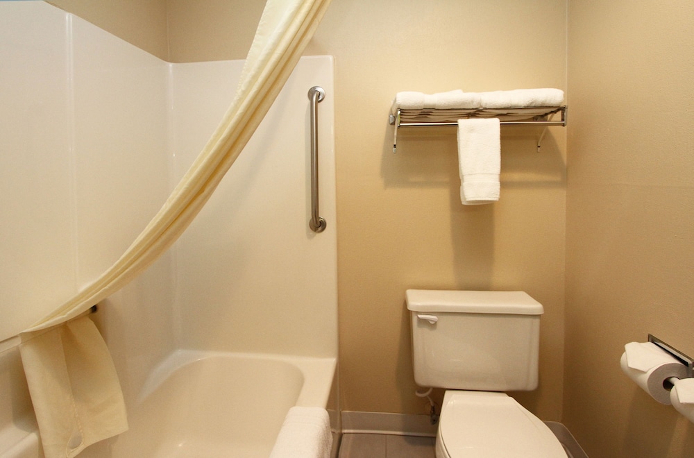 New Victorian Inn and Suites 42/43
