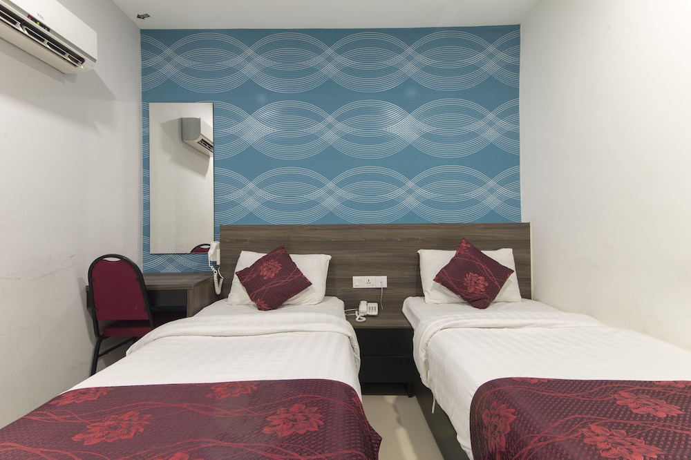 Standard, Twin Beds, No Window