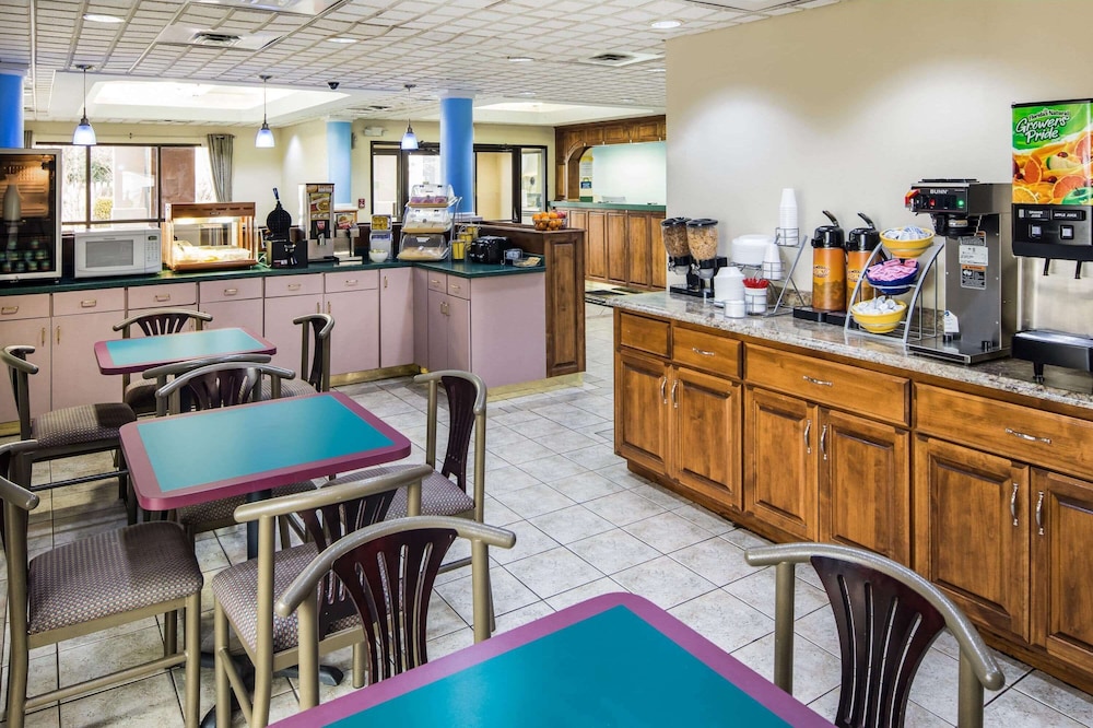 Days Inn By Wyndham Oak Grove/Ft. Campbell 21/32