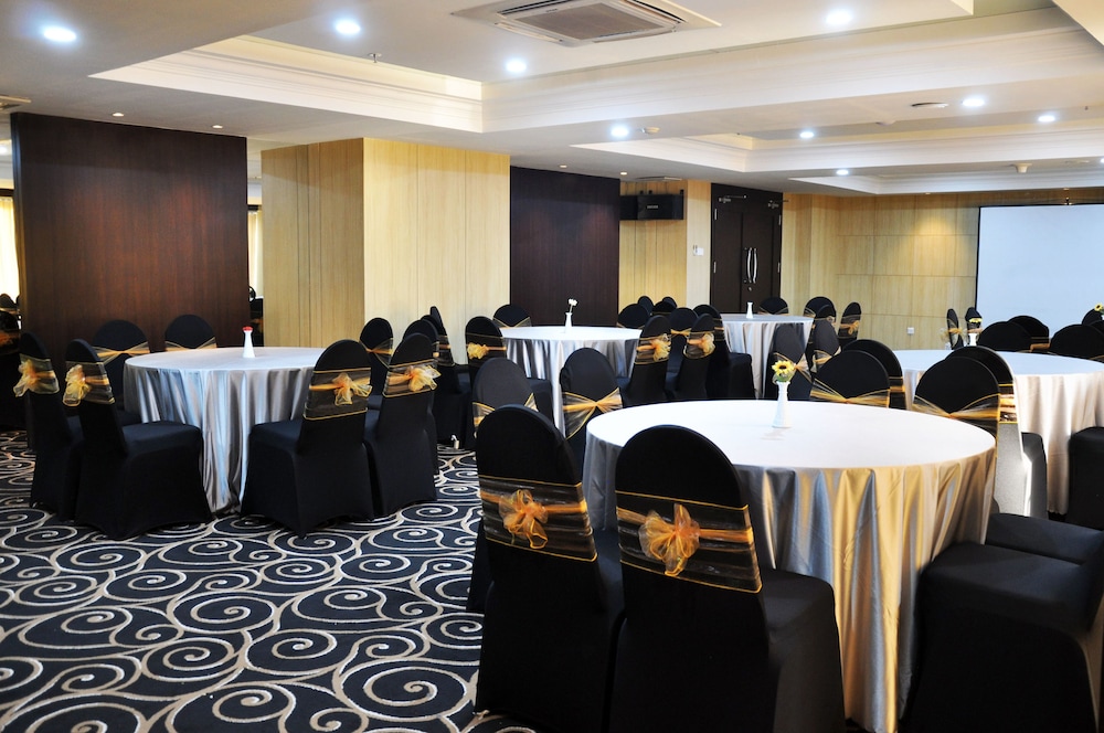 Beverly Hotel Batam 46/50