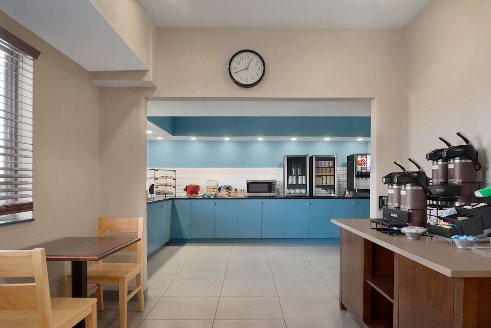 Country Inn & Suites by Radisson, Brookings, SD 31/39