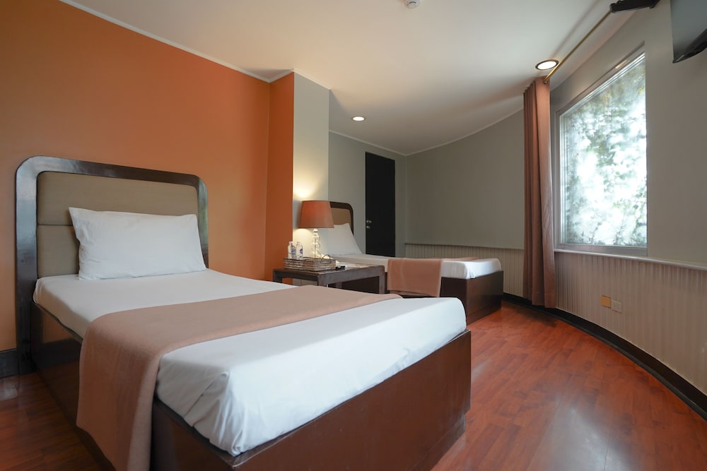 DELUXE, SINGLE BED, CITY VIEW