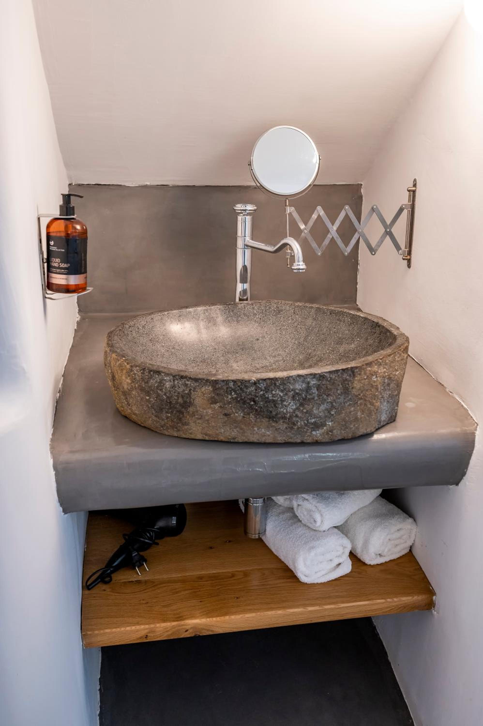 Windmill, Deluxe, Suite, Shared Pool، Smy Mediterranean White Santorini - Adults Only 4/6