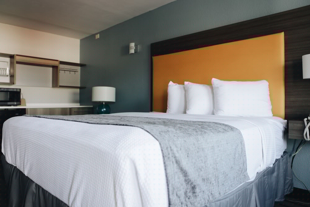 All Seasons Inn & Suites 10/41