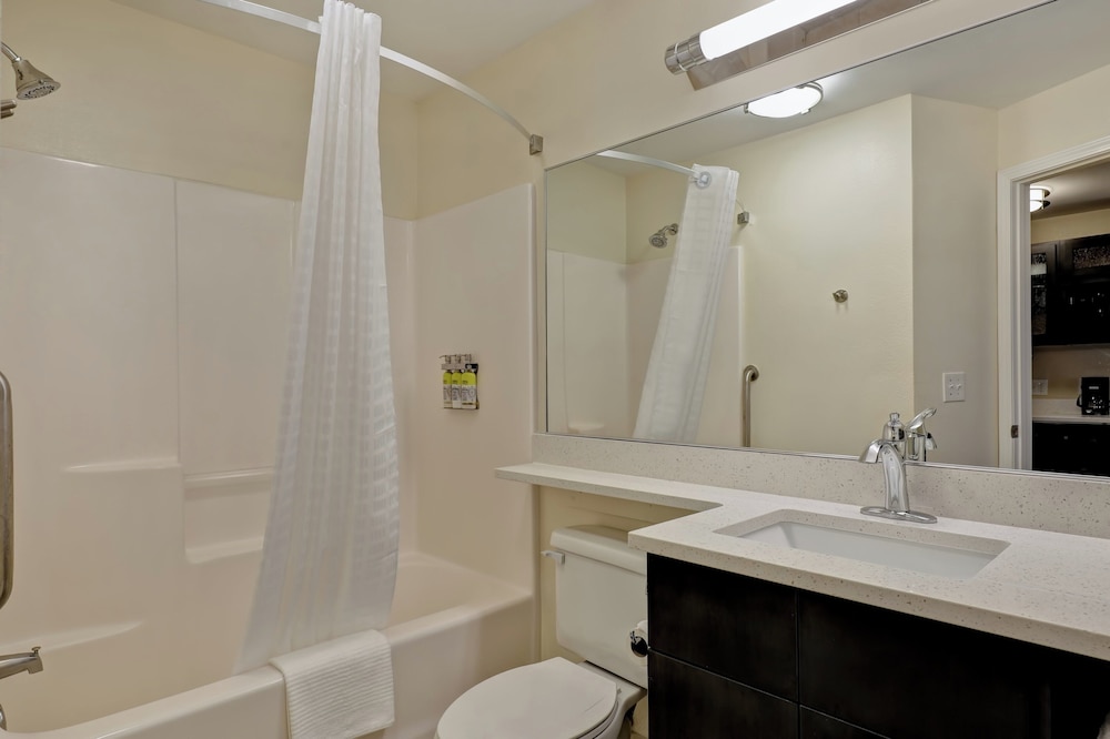 Candlewood Suites Indianapolis - South 70/77