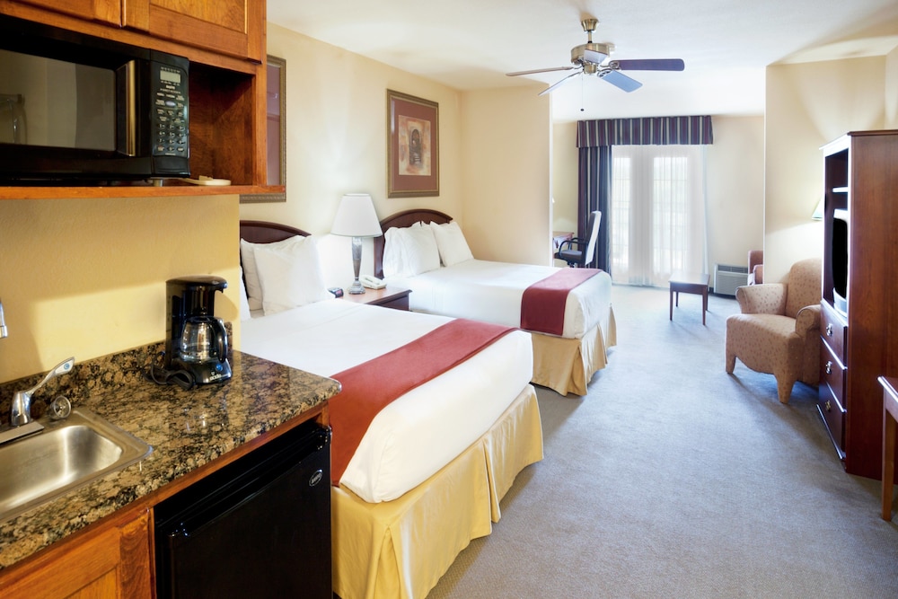 Holiday Inn Express Hotel Suites Kerrville 20/62