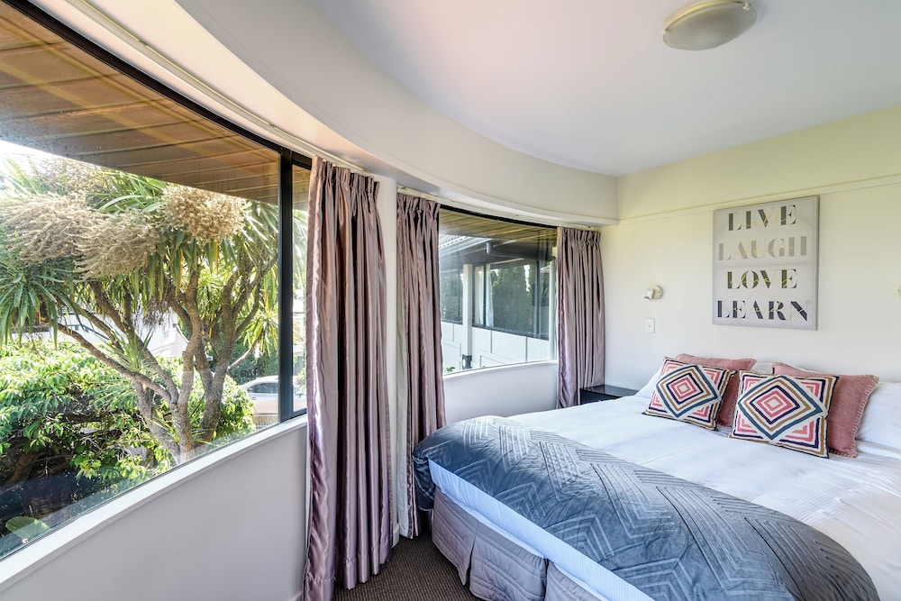 Room at The Beachcomber Hotel, NELSON - NZ