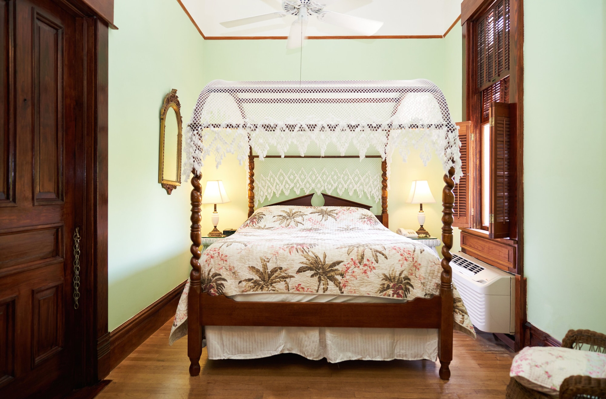CLASSIC, QUEEN BED