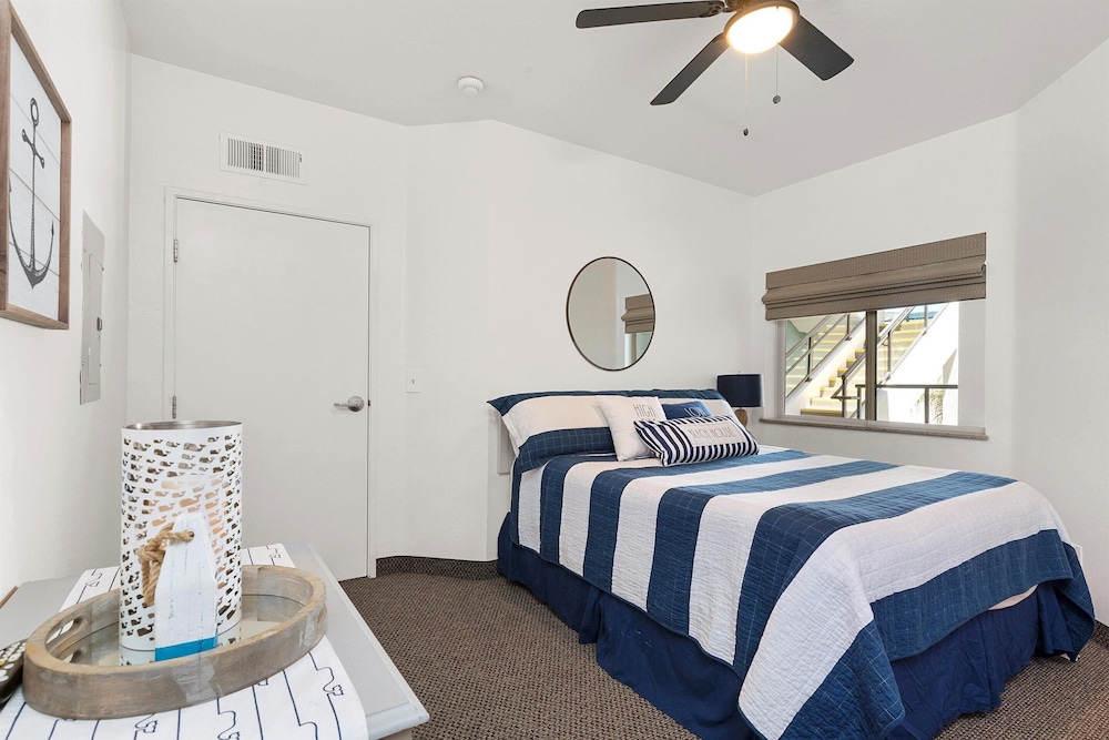 Beach House Inn & Suites 15/50